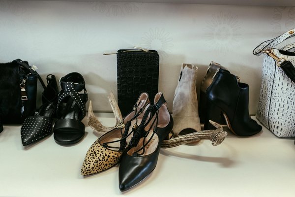Découvrez les incontournables chaussures loro piana pour femme