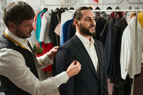 Guide de style : Comment choisir le costume sur mesure parfait à Paris