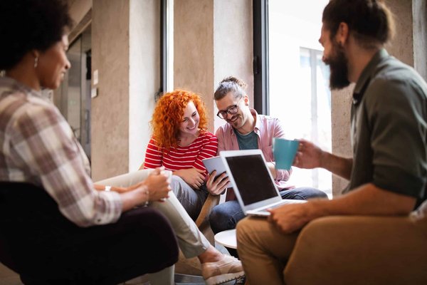 Quelles sont les clés pour établir une communication efficace dans un environnement de travail collaboratif ?